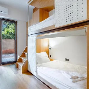 the-tbilisi-pod.alltbilisihotels.com/